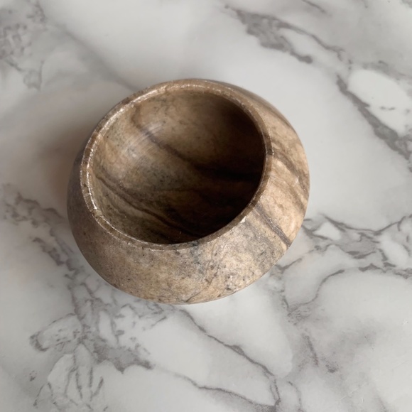 Vintage Carved Butterscotch Finial Bird Round Trinket Box - Picture 6 of 8